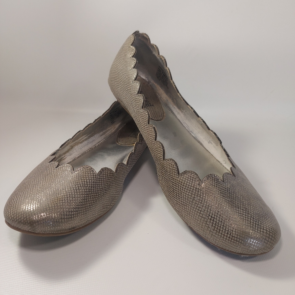 Unlisted Kenneth Cole metallic silver scalloped edge flat ballet shoes, 7